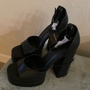 🌻Forever 21 NWT OPEN TOE BLACK